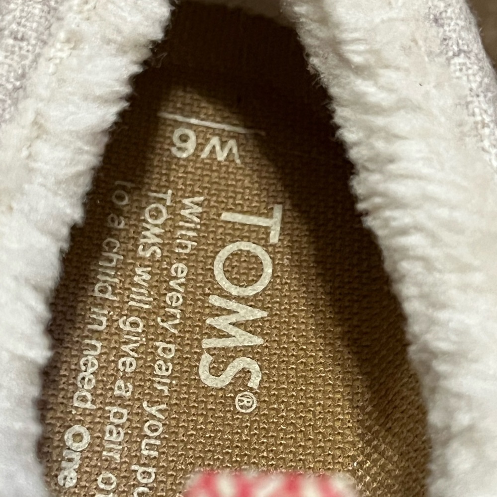 Toms - Picture 3 of 4